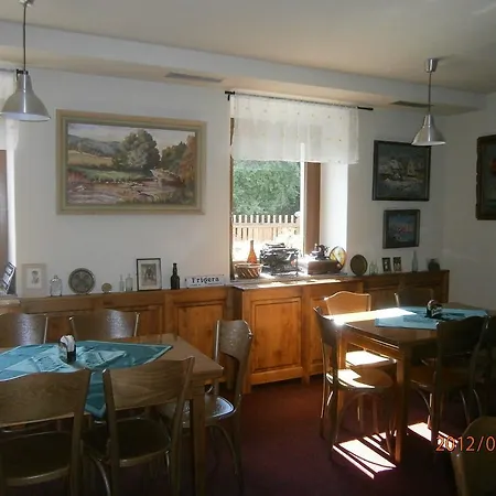 S Restauraci Splavek * ستراكونيتسه
