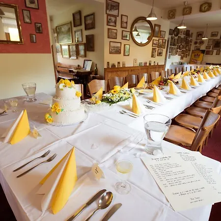 S Restauraci Splavek Gæstehus