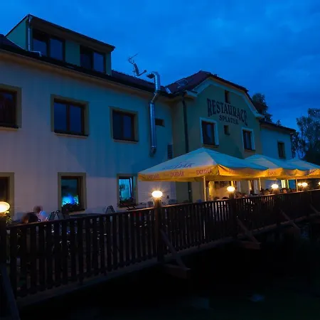 S Restauraci Splavek Gæstehus